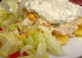 Pollo al Forno con Patate e insalata fresca image