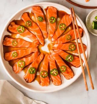 Spicy Salmon Sashimi with Ponzu Sauce image